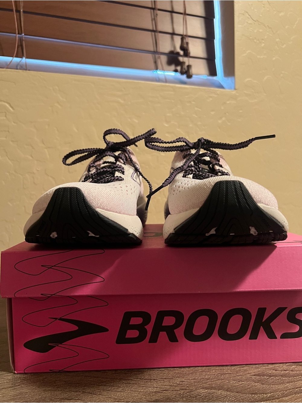 Brooks Ghost 16 Run Sneakers Empower Her Purple Lilac White Women’s 8.5 NIB - Picture 5 of 12
